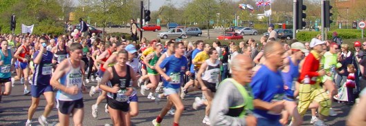 London-Marathon-April-2002-09-miles-Canada-Water-some-of-main-body-of-runners-1-DHD